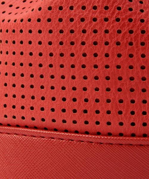 ODETTE E ODILE（オデットエオディール）の「L&O パンチングドローストリング2ウェイ バッグ（ショルダーバッグ・レディース・ホワイト/シルバー/レッド・フリー）」の13枚目の写真