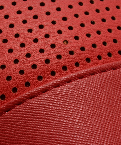 ODETTE E ODILE（オデットエオディール）の「L&O パンチングドローストリング2ウェイ バッグ（ショルダーバッグ・レディース・ホワイト/シルバー/レッド・フリー）」の6枚目の写真