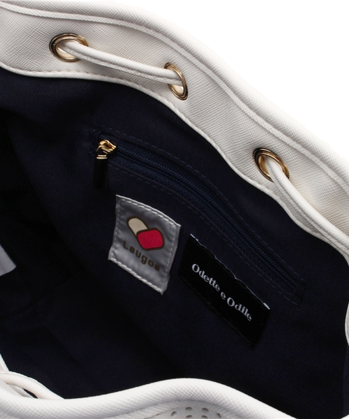 ODETTE E ODILE（オデットエオディール）の「L&O パンチングドローストリング2ウェイ バッグ（ショルダーバッグ・レディース・ホワイト/シルバー/レッド・フリー）」の7枚目の写真