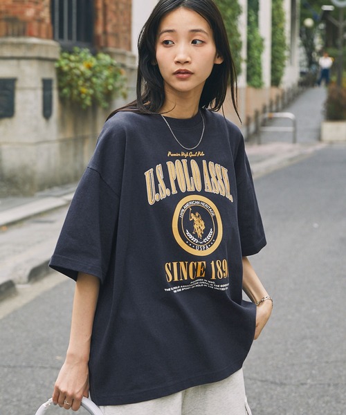 U.S. POLO ASSN.(ユーエスポロアッスン)の「U.S. POLO ASSN. /ユーエスポロアッスン 別注 オーバーサイズ ロゴデザイン 半袖Tシャツ(Tシャツ/カットソー・レディース・ネイビー/スミクロ/ホワイト系2/ホワイト系1/オートミール/グレー系1/ネイビー系2/チャコールグレー/オフホワイト・FREE)」の8枚目の写真
