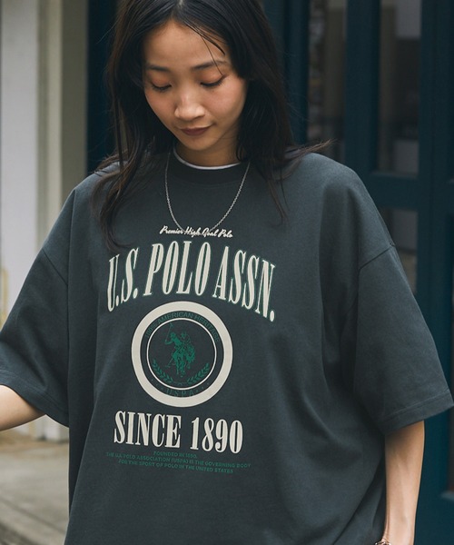 U.S. POLO ASSN.(ユーエスポロアッスン)の「U.S. POLO ASSN. /ユーエスポロアッスン 別注 オーバーサイズ ロゴデザイン 半袖Tシャツ(Tシャツ/カットソー・レディース・ネイビー/スミクロ/ホワイト系2/ホワイト系1/オートミール/グレー系1/ネイビー系2/チャコールグレー/オフホワイト・FREE)」の4枚目の写真