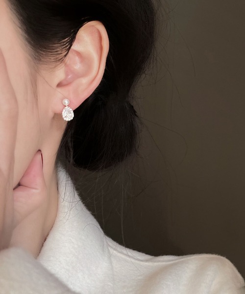 LA VORAGINE(ラ ヴォラジネ)の「アレルギー対応エコパールジルコンピアス(ピアス(両耳用)・レディース・ゴールド/シルバー・FREE)」の2枚目の写真