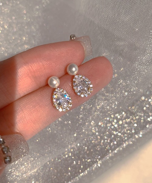 LA VORAGINE(ラ ヴォラジネ)の「アレルギー対応エコパールジルコンピアス(ピアス(両耳用)・レディース・ゴールド/シルバー・FREE)」の1枚目の写真