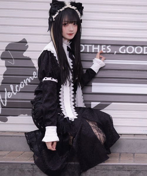 ililil（イルイルイル）の「『ililil/イルイルイル』【ゴシック地雷ちゃんとっぷす】十字架チャーム付きシスター風襟長袖ブラウス（シャツ/ブラウス・レディース・ブラック・FREE）」の5枚目の写真