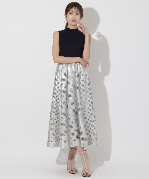AND COUTURE (アンド クチュール) 白ワンピース ギャザーVネックティアードワンピース（ワンピース）｜AND
