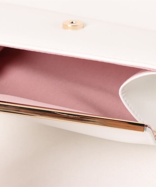 CARETTE(カレット)の「メタルパーツクラッチバッグ(クラッチバッグ・レディース・オフホワイト/ベビーピンク・ONE SIZE)」の5枚目の写真