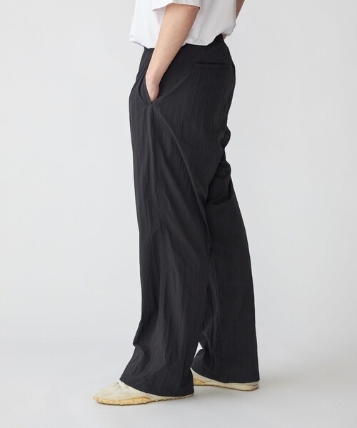 SHIPS（シップス）の「SHIPS:〈遮熱/UVカット/吸水速乾/接触冷感〉SHELTECH(R) ワイドストレート パンツ（その他パンツ・メンズ・ブラック/チャコールグレー・SMALL/LARGE/MEDIUM）」の13枚目の写真