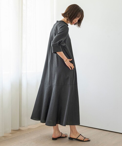 UNFILO(アンフィーロ)の「【洗える】リネンレーヨン カフタンワンピース(ワンピース・レディース・グレー系/ブラック系/グリーン系・MEDIUM/SMALL)」の5枚目の写真