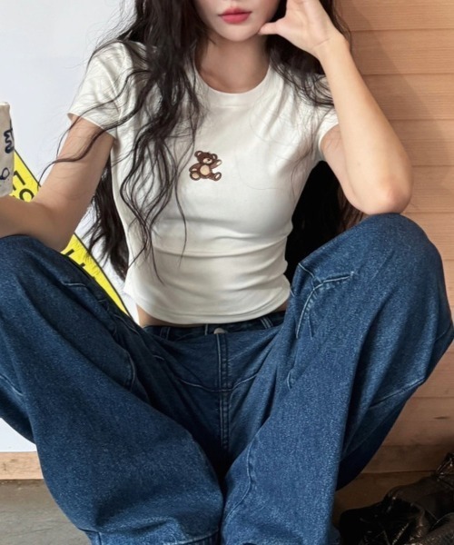 PRIVATE  BEACH（プライベートビーチ）の「ワンポイントくま刺繍クロップド丈Tシャツ（Tシャツ/カットソー・レディース・ホワイト/ワインレッド/ブラック/グレー・FREE）」の2枚目の写真