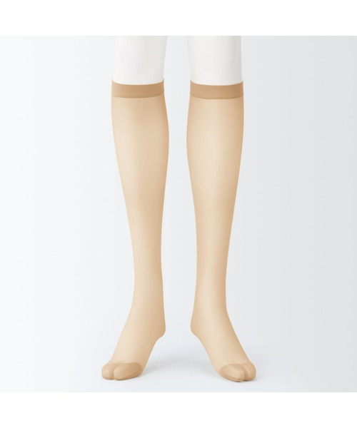 無印良品（ムジルシリョウヒン）の「婦人　サポートタイプ・２０デニール　ひざ下丈ストッキング（３足組）（タイツ/ストッキング・レディース・ベージュ系1/ベージュ系・23-25cm）」の6枚目の写真