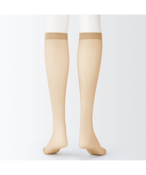 無印良品（ムジルシリョウヒン）の「婦人　サポートタイプ・２０デニール　ひざ下丈ストッキング（３足組）（タイツ/ストッキング・レディース・ベージュ系1/ベージュ系・23-25cm）」の5枚目の写真
