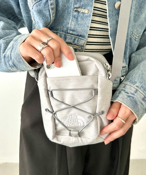 THE NORTH FACE(ザノースフェイス)の「国内未発売 THE NORTH FACE(ザ・ノースフェイス)/長さ調節可能 ワンポイント ロゴ刺繍 ショルダーバッグ クロスバッグ ミニバッグ/JESTER CROSSBODY(ボディバッグ/ウエストポーチ・レディース・ブラック/ホワイト・FREE)」の3枚目の写真