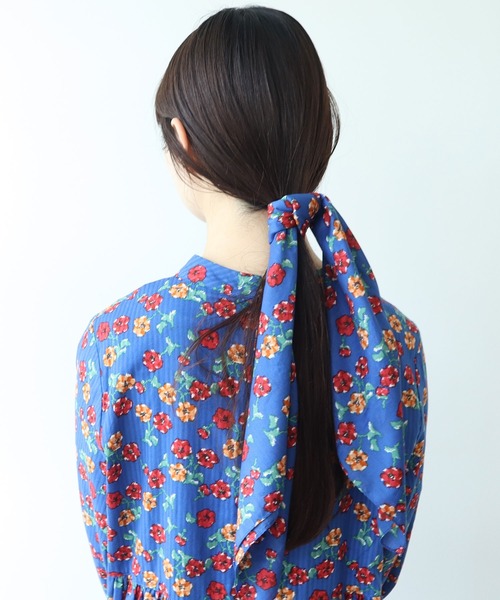 bulle de savon（ビュルデサボン）の「パンジープリント スカーフ（ストール/ショール・レディース・ブルー/ブラック・FREE）」の2枚目の写真