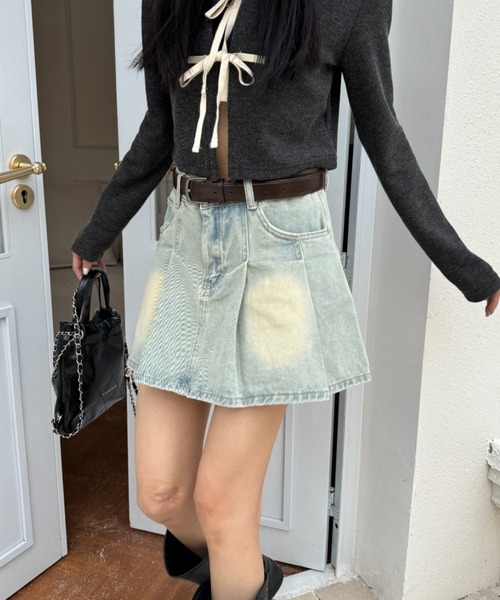 LAC-VERT(ラック・ヴェール)の「ベルト付きミニ丈デニムプリーツスカート(スカート・レディース・ブルー/ブラック/ライトブルー・L/M)」の7枚目の写真