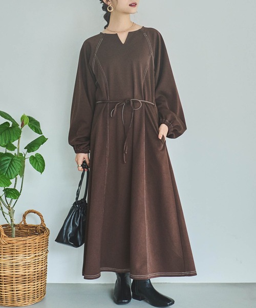 mil(ミル)の「【150㎝前後の小柄さんサイズ】配色ステッチキーネックワンピース(ワンピース・レディース・ブラック/ブラウン/ベージュ/ブラウン系その他/ブラック系その他/ベージュ系その他・XS/S)」の14枚目の写真