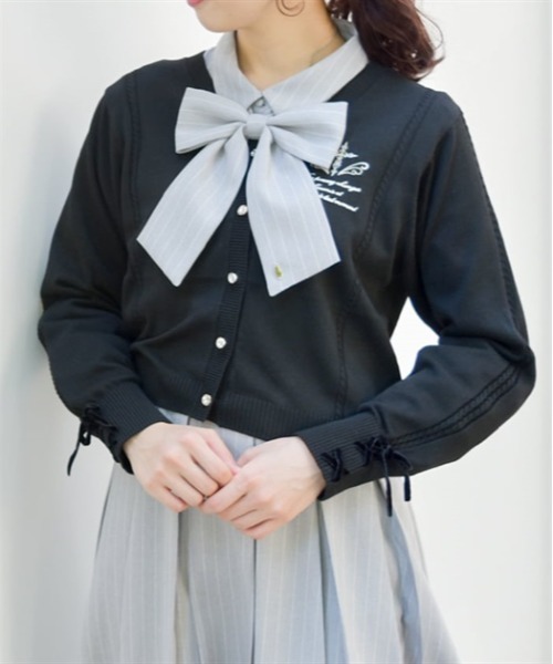 axes femme(アクシーズファム)の「クロス刺繍ショートニットカーディガン(カーディガン/ボレロ・レディース・キナリ/サックスブルー/ブラック・FREE)」の3枚目の写真