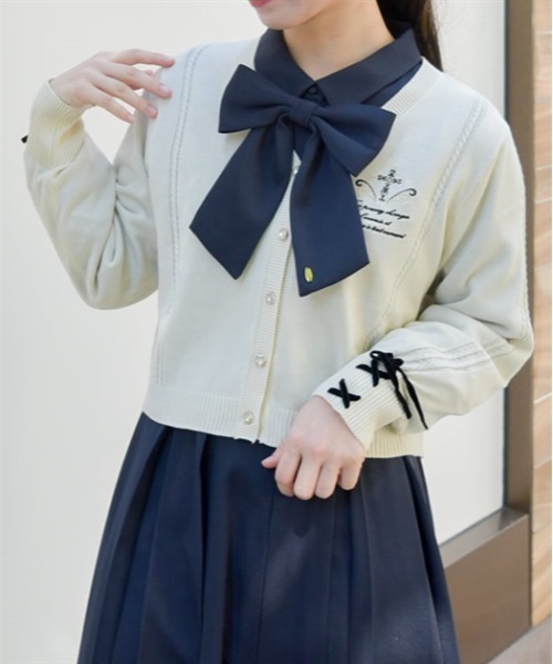 axes femme(アクシーズファム)の「クロス刺繍ショートニットカーディガン(カーディガン/ボレロ・レディース・キナリ/サックスブルー/ブラック・FREE)」の4枚目の写真