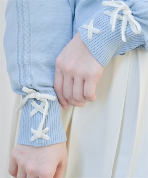 axes femme(アクシーズファム)の「クロス刺繍ショートニットカーディガン(カーディガン/ボレロ・レディース・キナリ/サックスブルー/ブラック・FREE)」の7枚目の写真