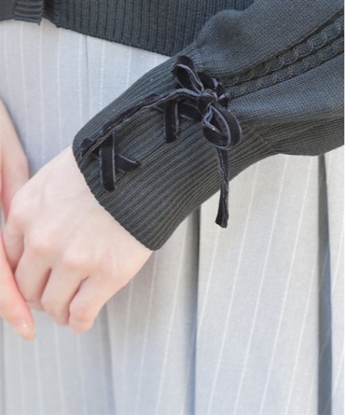 axes femme(アクシーズファム)の「クロス刺繍ショートニットカーディガン(カーディガン/ボレロ・レディース・キナリ/サックスブルー/ブラック・FREE)」の9枚目の写真