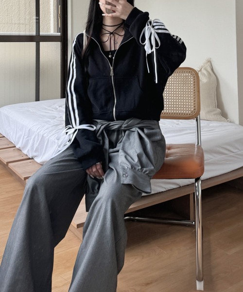 nemne store(ネンネストア)の「《Delfy》袖リボントラックジャケット(スウェット・レディース・ブラウン系/ブラック/グレー/ボルドー/ライトグレー・フリー)」の20枚目の写真