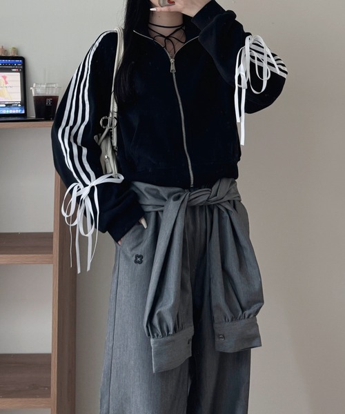 nemne store(ネンネストア)の「《Delfy》袖リボントラックジャケット(スウェット・レディース・ブラウン系/ブラック/グレー/ボルドー/ライトグレー・フリー)」の21枚目の写真
