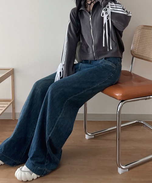 nemne store(ネンネストア)の「《Delfy》袖リボントラックジャケット(スウェット・レディース・ブラウン系/ブラック/グレー/ボルドー/ライトグレー・フリー)」の13枚目の写真