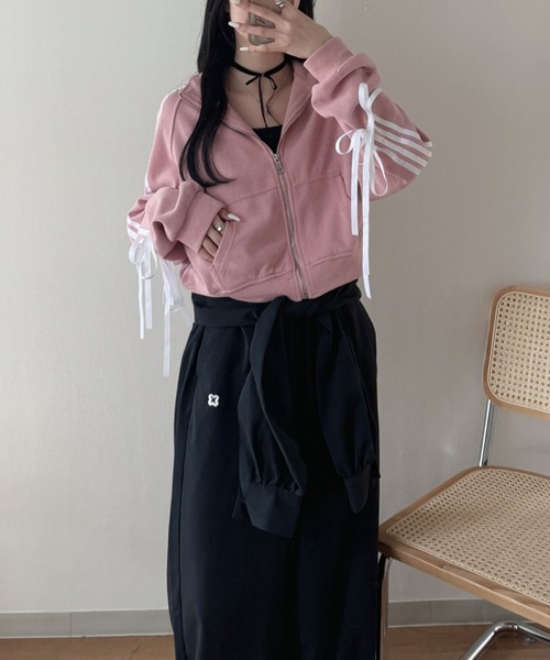 nemne store(ネンネストア)の「《Delfy》袖リボントラックジャケット(スウェット・レディース・ブラウン系/ブラック/グレー/ボルドー/ライトグレー・フリー)」の8枚目の写真