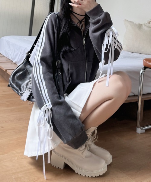 nemne store(ネンネストア)の「《Delfy》袖リボントラックジャケット(スウェット・レディース・ブラウン系/ブラック/グレー/ボルドー/ライトグレー・フリー)」の14枚目の写真