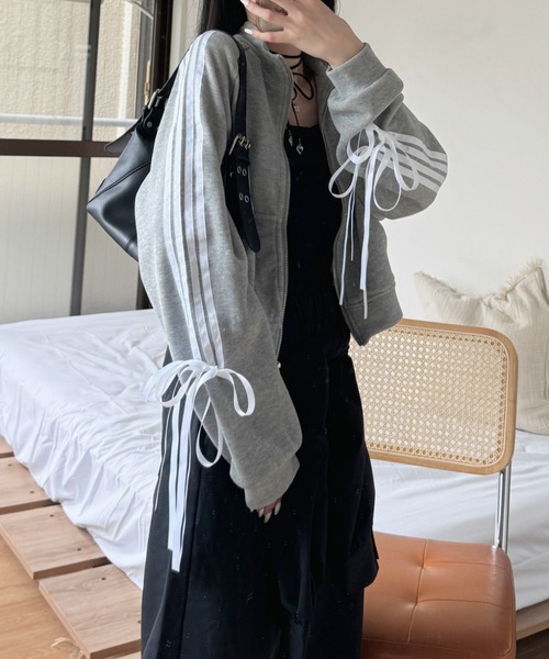 nemne store(ネンネストア)の「《Delfy》袖リボントラックジャケット(スウェット・レディース・ブラウン系/ブラック/グレー/ボルドー/ライトグレー・フリー)」の16枚目の写真