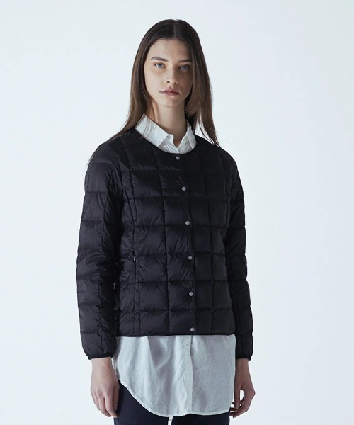 TAION（タイオン）の「【TAION / タイオン】WOMEN　ベーシック　クルーネックボタン　インナーダウンジャケット [TAION-104]（ダウンジャケット/コート・レディース・ダークオリーブ/ブラック/オフホワイト/サンドベージュ/ネイビー・M/L/XL）」の9枚目の写真