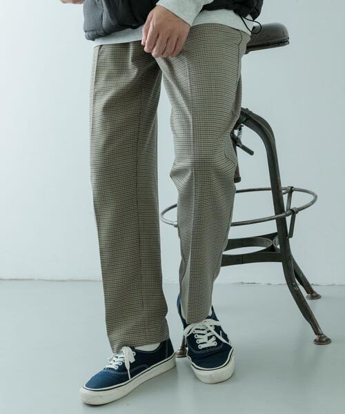 ITEMS URBANRESEARCH（アイテムズ アーバンリサーチ）の「ガンクラブチェック テーパードパンツ（その他パンツ・メンズ・ブラック/ベージュ/ブラウン・MEDIUM/LARGE）」の4枚目の写真