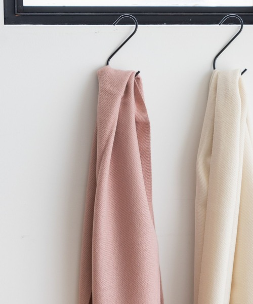 LAKOLE（ラコレ）の「カラバリ無地マフラー / 131444（マフラー・レディース・グリーン/ブルー/ライトグレー/イエロー/ブラウン/ピンク/ブラック/オフホワイト・FREE）」の8枚目の写真