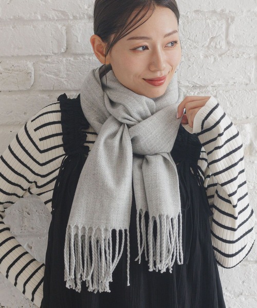 LAKOLE（ラコレ）の「カラバリ無地マフラー / 131444（マフラー・レディース・グリーン/ブルー/ライトグレー/イエロー/ブラウン/ピンク/ブラック/オフホワイト・FREE）」の3枚目の写真