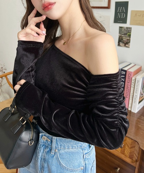 moment+（モーメントプラス）の「シャイニーベロアアシメワンショルプルオーバー（Tシャツ/カットソー・レディース・ブラック/チャコールグレー/グレイッシュベージュ/ブラウン・M）」の7枚目の写真