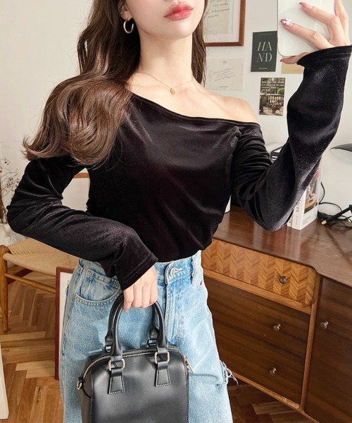 moment+（モーメントプラス）の「シャイニーベロアアシメワンショルプルオーバー（Tシャツ/カットソー・レディース・ブラック/チャコールグレー/グレイッシュベージュ/ブラウン・M）」の10枚目の写真