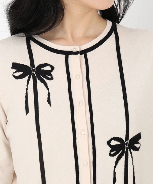 UNIVERVAL MUSE（ユニバーバル ミューズ）の「リボンインターシャニットカーディガン（ニット/セーター・レディース・ピンクベージュ/MD.GRY/ネイビー/オフホワイト・2）」の10枚目の写真