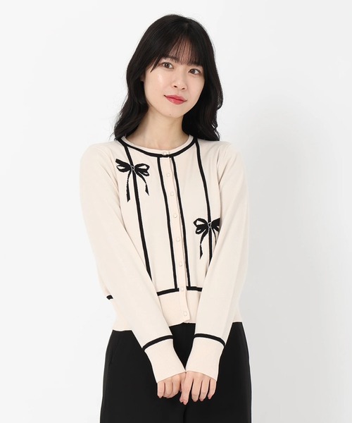 UNIVERVAL MUSE（ユニバーバル ミューズ）の「リボンインターシャニットカーディガン（ニット/セーター・レディース・ピンクベージュ/MD.GRY/ネイビー/オフホワイト・2）」の14枚目の写真