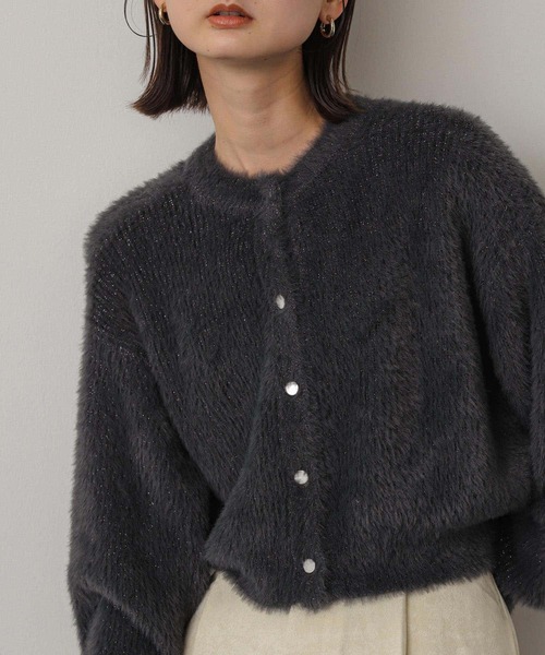 SENSE OF PLACE by URBAN RESEARCH(センスオブプレイスバイアーバンリサーチ)の「ラメシャギークロップドカーディガン(ニット/セーター・レディース・ライトベージュ/チャコールグレー/ブルー/レッド・ONE)」の22枚目の写真