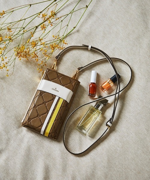 【セール】型押しモノグラム マルチスマホショルダー（ショルダーバッグ）｜& chouette（アンドシュエット）