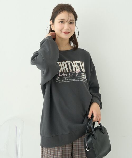 earth music&ecology(アースミュージックアンドエコロジー)の「ヴィンテージ風裏毛ロゴプルオーバー(スウェット・レディース・ブルー/チャコールグレー/ネイビー・FREE)」の5枚目の写真