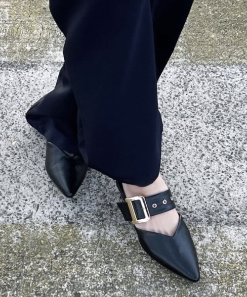 VIVIAN（ヴィヴィアン）の「ポインテッドトゥVカットバックルベルトミュールパンプス（パンプス・レディース・アイボリー/ブラック/シルバー・M/S/LL/L）」の3枚目の写真