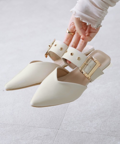 VIVIAN（ヴィヴィアン）の「ポインテッドトゥVカットバックルベルトミュールパンプス（パンプス・レディース・アイボリー/ブラック/シルバー・M/S/LL/L）」の16枚目の写真