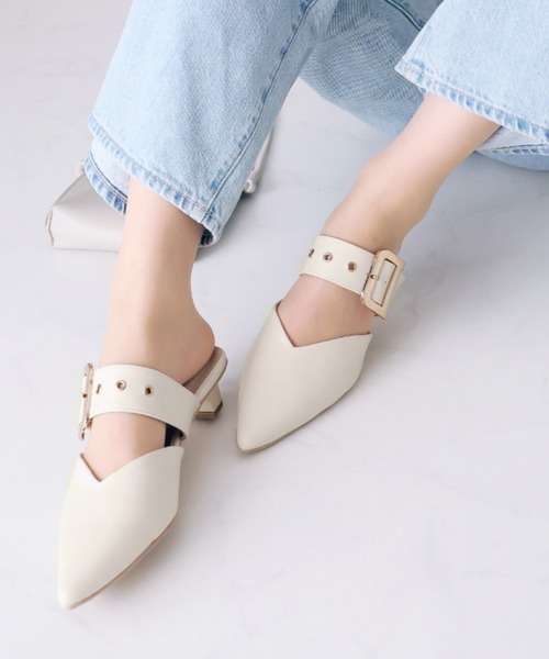 VIVIAN（ヴィヴィアン）の「ポインテッドトゥVカットバックルベルトミュールパンプス（パンプス・レディース・アイボリー/ブラック/シルバー・M/S/LL/L）」の17枚目の写真