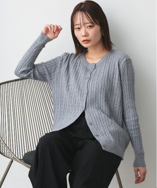 ad thie(アドティエ)の「ケーブルニット カーディガン(カーディガン/ボレロ・レディース・ブラウン/ブラック/ベージュ/グレー/オフホワイト・FREE)」の3枚目の写真