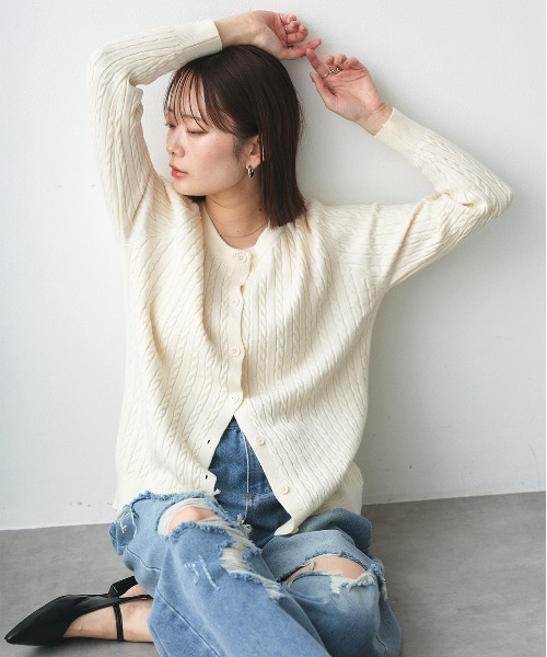 ad thie(アドティエ)の「ケーブルニット カーディガン(カーディガン/ボレロ・レディース・ブラウン/ブラック/ベージュ/グレー/オフホワイト・FREE)」の9枚目の写真