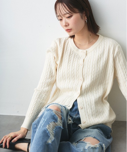 ad thie(アドティエ)の「ケーブルニット カーディガン(カーディガン/ボレロ・レディース・ブラウン/ブラック/ベージュ/グレー/オフホワイト・FREE)」の10枚目の写真