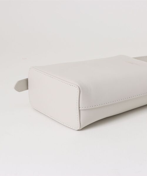 CHRISTIAN VILLA(クリスチャンヴィラ)の「【CHRISTIAN VILLA】レザークロスボディーバッグ(Q56514)(ショルダーバッグ・レディース・ブラウン/アイボリー・ALL)」の4枚目の写真