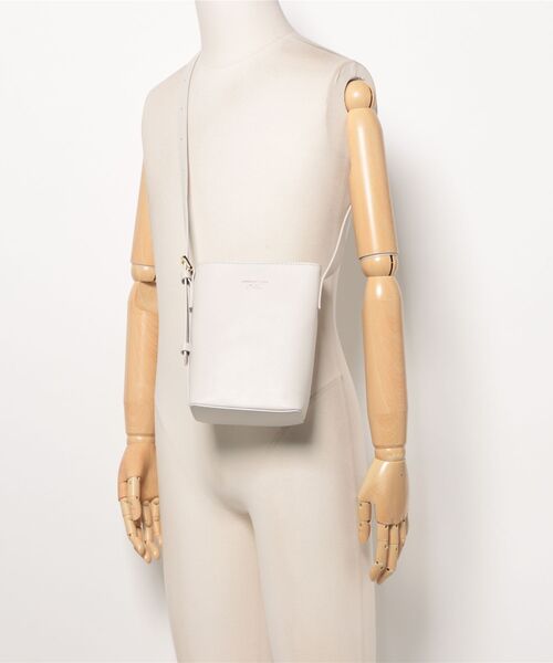 CHRISTIAN VILLA(クリスチャンヴィラ)の「【CHRISTIAN VILLA】レザークロスボディーバッグ(Q56514)(ショルダーバッグ・レディース・ブラウン/アイボリー・ALL)」の6枚目の写真