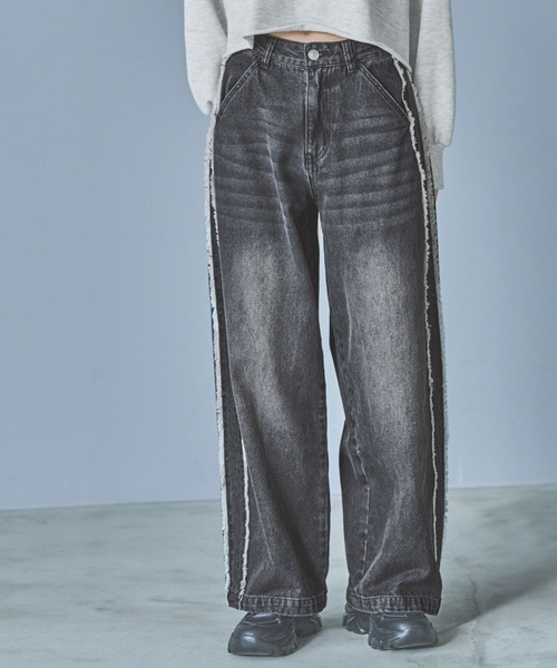 LAKOLE（ラコレ）の「サイドラインフリンジデニム / 290756（デニムパンツ・レディース・ライトブルー/ブラック/ブルー・SMALL/MEDIUM/LARGE）」の8枚目の写真