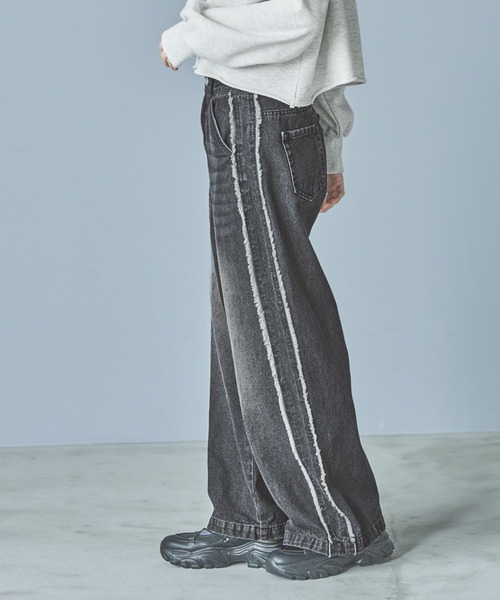 M.U.Lヴィンテージリメイクデニムライン入パンツユニセックス　ブラック LAKOLE（ラコレ）の「サイドラインフリンジデニム / 290756（デニム